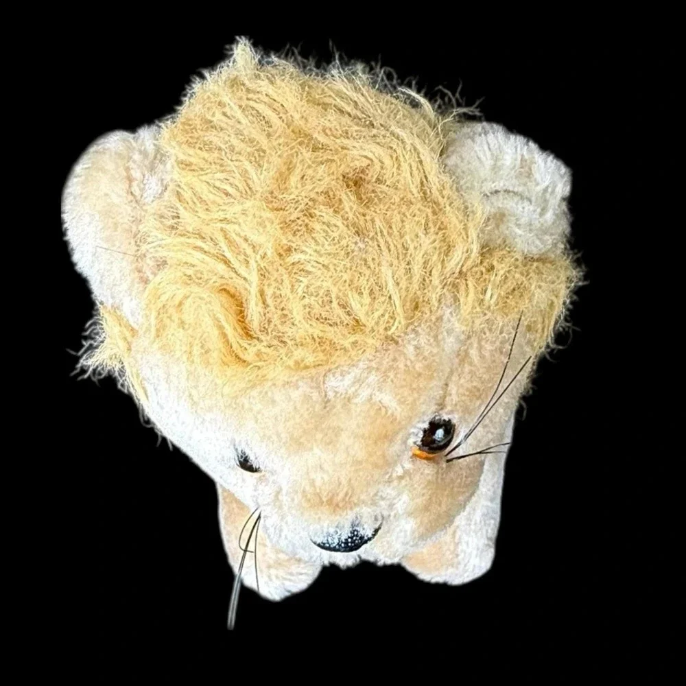 Vintage Lion Lois Toy Nut Shell‎ Bean Bag 7inch Plush